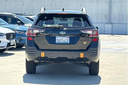 Crystal Black Silica 2024 Subaru Outback Wilderness
