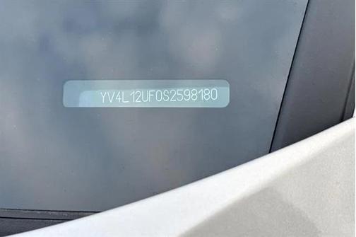 2025 Volvo XC40 B5 Ultra Bright Theme