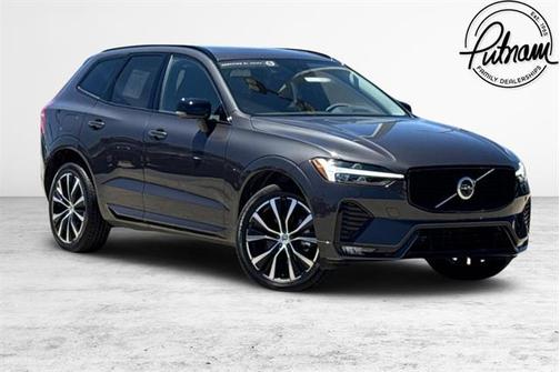 Platinum Grey Metallic 2025 Volvo XC60 B5 Plus