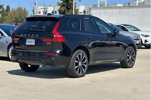 2025 Volvo XC60 B5 Plus