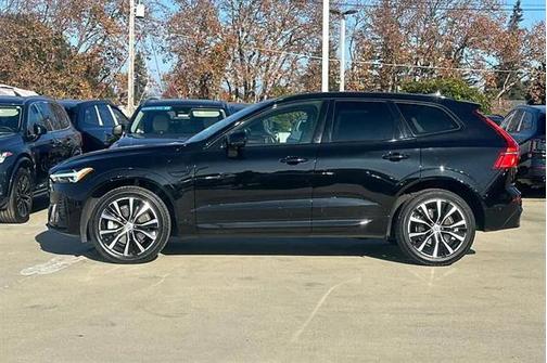 2023 Volvo XC60 Recharge Plug-In Hybrid T8 Plus Dark Theme