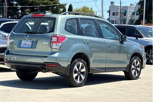 Jasmine Green Metallic 2017 Subaru Forester 2.5i