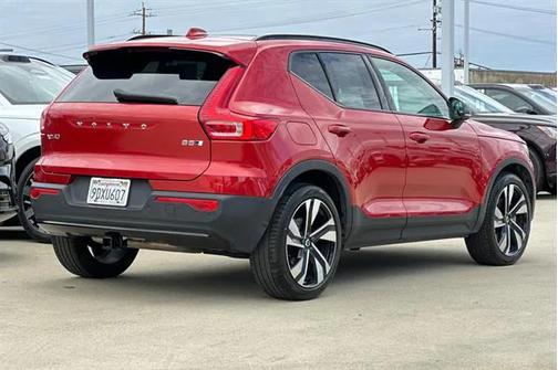 2023 Volvo XC40 B5 Ultimate Dark Theme