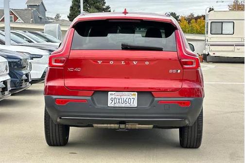 2023 Volvo XC40 B5 Ultimate Dark Theme