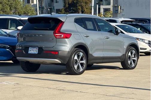 2023 Volvo XC40 B5 Plus Bright Theme