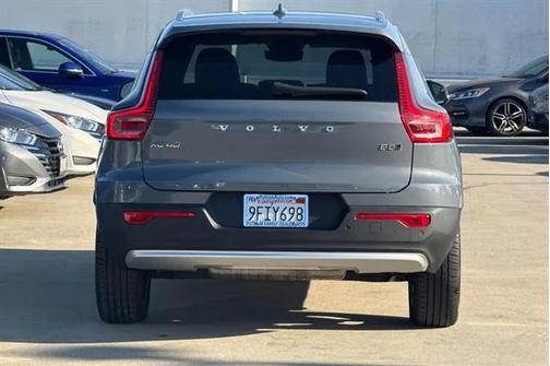 2023 Volvo XC40 B5 Plus Bright Theme