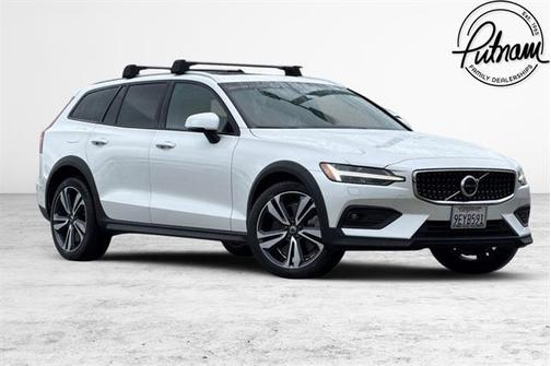 2023 Volvo V60 Cross Country B5 Plus