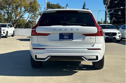 2023 Volvo XC60 Recharge Plug-In Hybrid T8 Plus Dark Theme