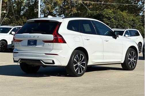 2023 Volvo XC60 Recharge Plug-In Hybrid T8 Plus Dark Theme