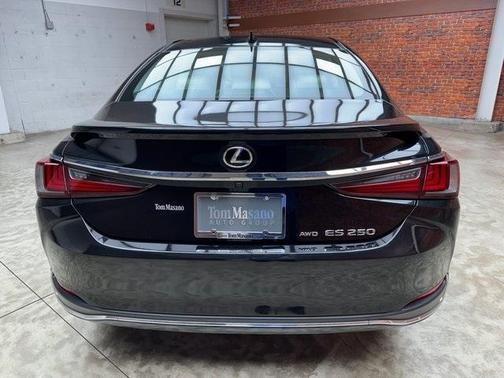 2022 Lexus ES 250 Luxury