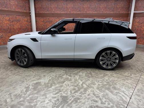 2025 Land Rover Range Rover Sport P360 SE