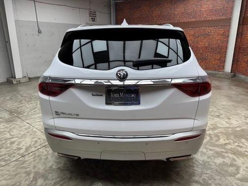 2022 Buick Enclave Essence