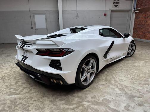 Arctic White 2022 Chevrolet Corvette Stingray w/3LT
