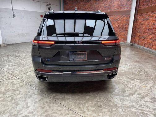 Metallic 2024 Jeep Grand Cherokee 4xe Overland