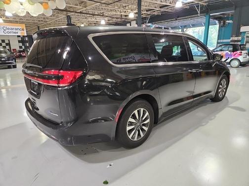 2022 Chrysler Pacifica Hybrid Touring L