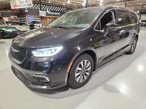 2022 Chrysler Pacifica Hybrid Touring L