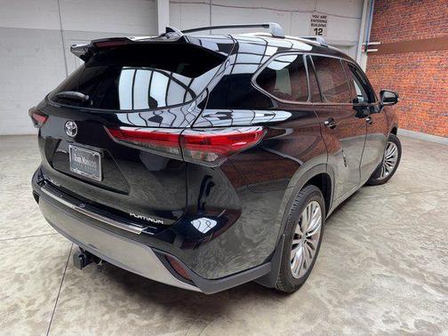 2023 Toyota Highlander Platinum