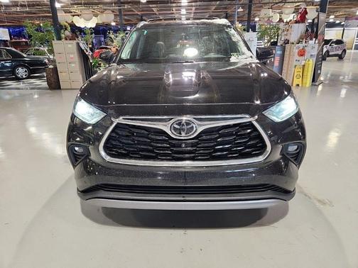 2023 Toyota Highlander Platinum