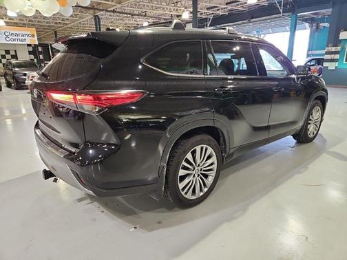 2023 Toyota Highlander Platinum