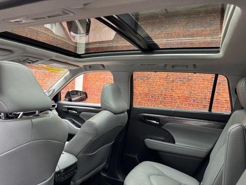 2023 Toyota Highlander Platinum