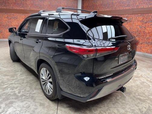2023 Toyota Highlander Platinum