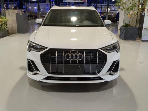 Glacier White Metallic 2025 Audi Q3 45 S line Premium