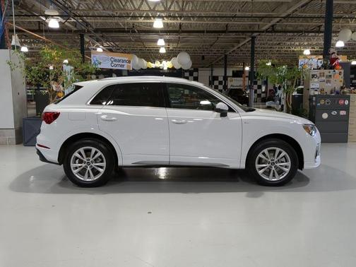 Glacier White Metallic 2025 Audi Q3 45 S line Premium