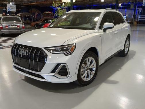 Glacier White Metallic 2025 Audi Q3 45 S line Premium