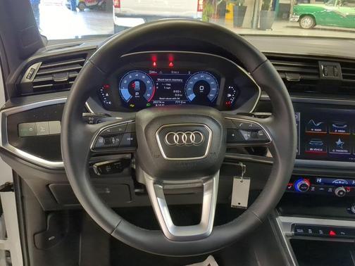 Glacier White Metallic 2025 Audi Q3 45 S line Premium