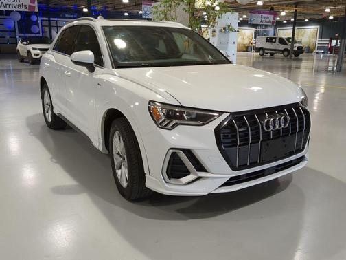 Glacier White Metallic 2025 Audi Q3 45 S line Premium