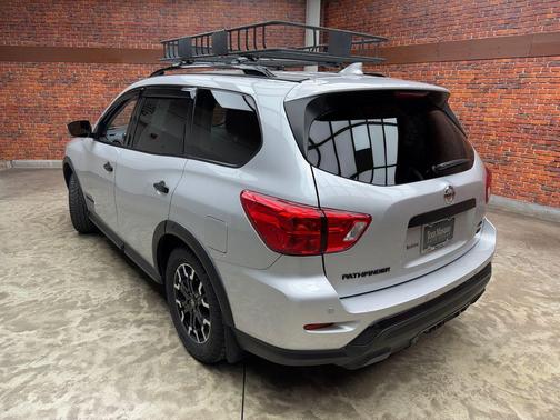 Brilliant Silver Metallic 2020 Nissan Pathfinder SV