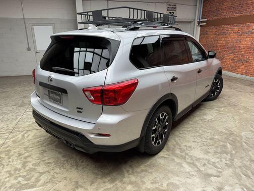 Brilliant Silver Metallic 2020 Nissan Pathfinder SV