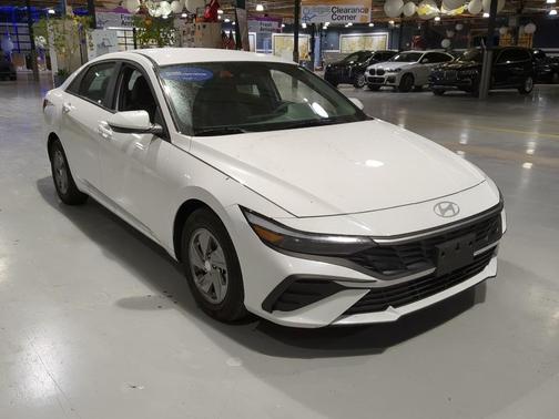 2025 Hyundai ELANTRA SE
