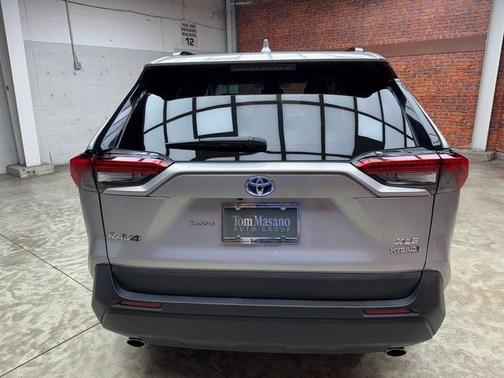 2022 Toyota RAV4 Hybrid XLE