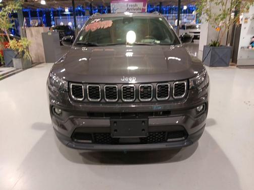 Metallic 2024 Jeep Compass Latitude