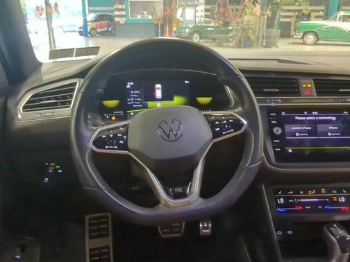 Pure White 2022 Volkswagen Tiguan 2.0T SE R-Line Black