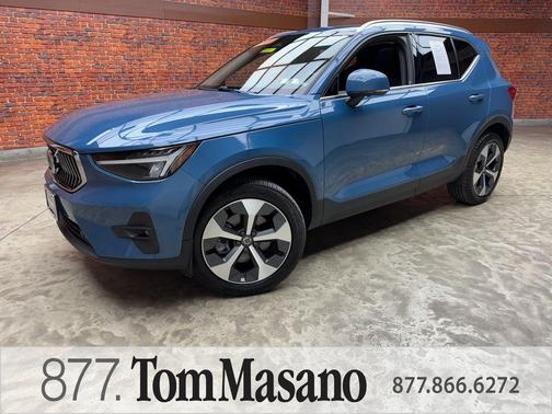 Blue 2024 Volvo XC40 B5 Plus Bright Theme