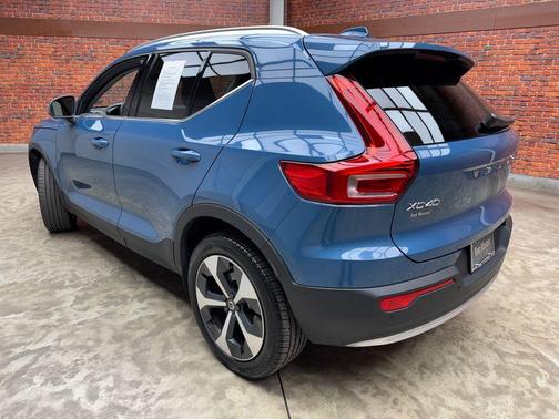 Blue 2024 Volvo XC40 B5 Plus Bright Theme