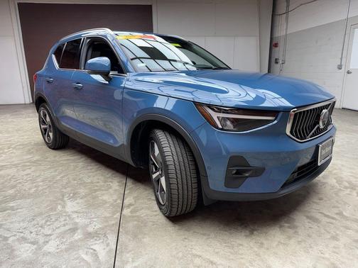 Blue 2024 Volvo XC40 B5 Plus Bright Theme