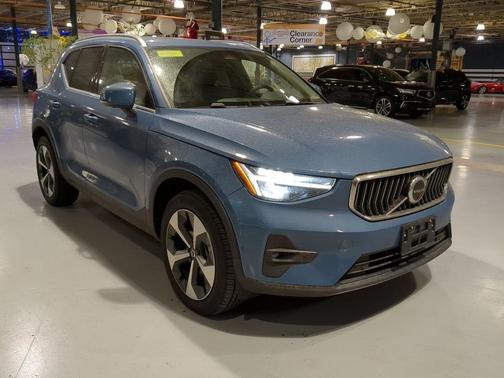 Blue 2024 Volvo XC40 B5 Plus Bright Theme