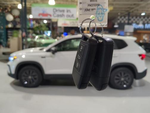 Pure White 2023 Volkswagen Taos 1.5T S