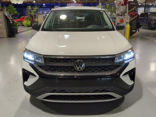 Pure White 2023 Volkswagen Taos 1.5T S