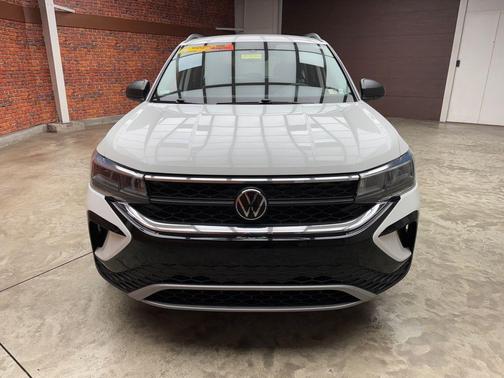 Pure White 2023 Volkswagen Taos 1.5T S