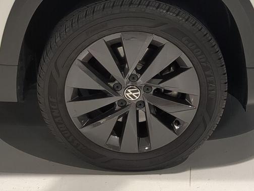 Pure White 2023 Volkswagen Taos 1.5T S