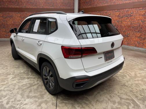 Pure White 2023 Volkswagen Taos 1.5T S