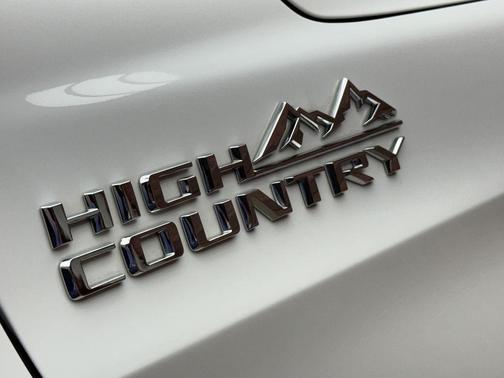 Summit White 2024 Chevrolet Tahoe High Country