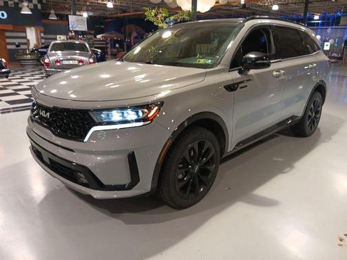 Gray 2022 Kia Sorento SX