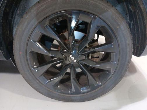 Gray 2022 Kia Sorento SX