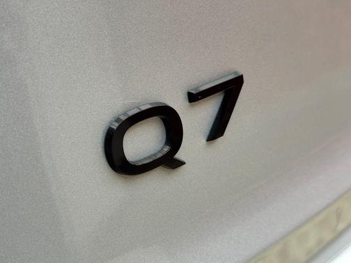 Satellite Silver Metallic 2025 Audi Q7 55 Premium Plus