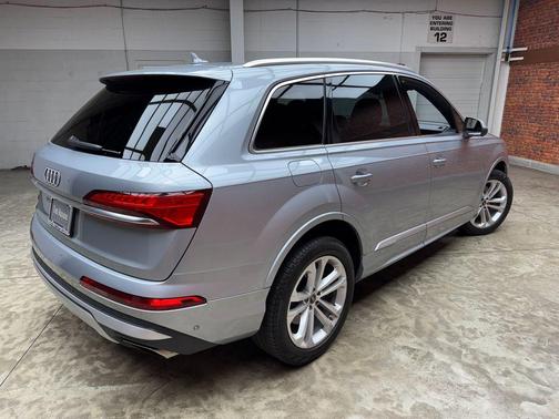 Satellite Silver Metallic 2025 Audi Q7 55 Premium Plus